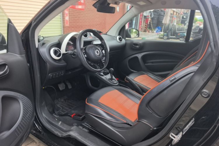 Used smart fortwo 2015 1.0L 52 kW hardtop Dynamic version Driver Seat