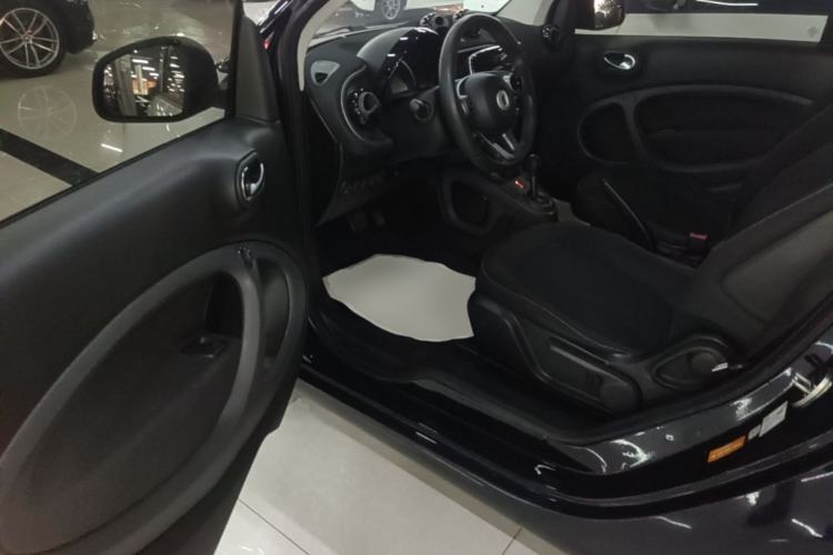 Used smart fortwo 2015 1.0L 52 kW Hardtop Passion Edition Driver Seat