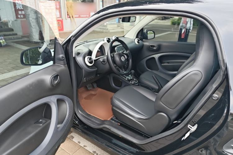 Used smart fortwo 2015 1.0L 52 kW hardtop Dynamic version Driver Seat
