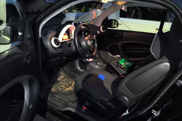 Used smart fortwo 2015 1.0L 52 kW hardtop Dynamic version Driver Seat