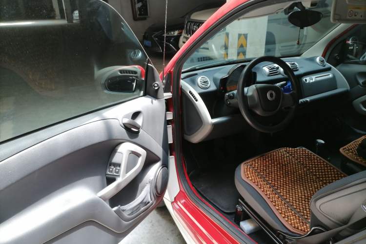 Used smart fortwo 2015 1.0 MHD Comfort Travel Edition Driver Seat