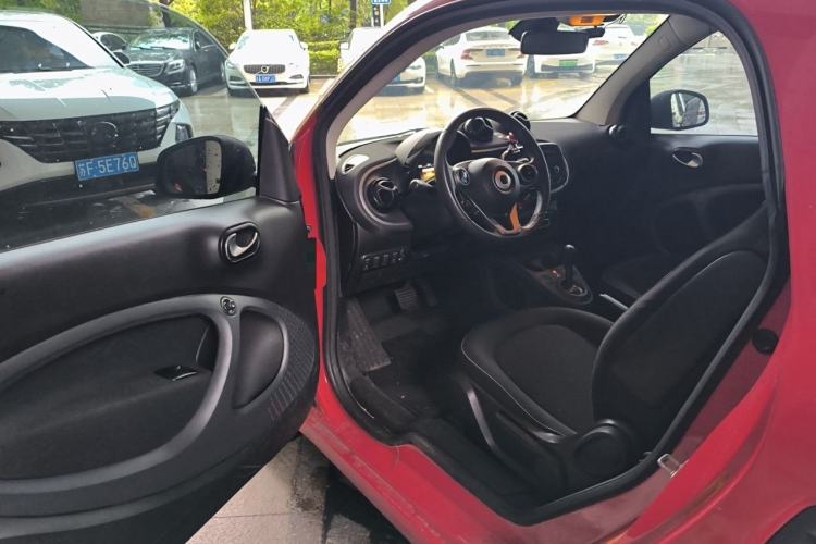 Used smart fortwo 2015 1.0L 52 kW Hardtop Passion Edition Driver Seat