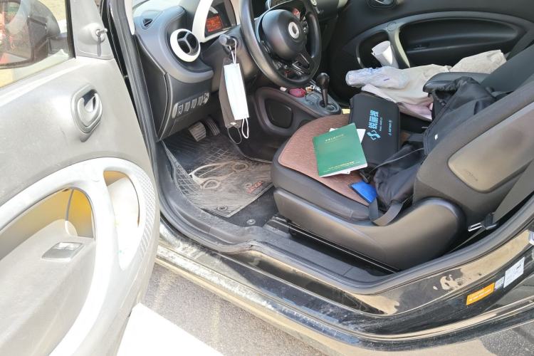 Used smart fortwo 2015 1.0L 52 kW hardtop Dynamic version Driver Seat