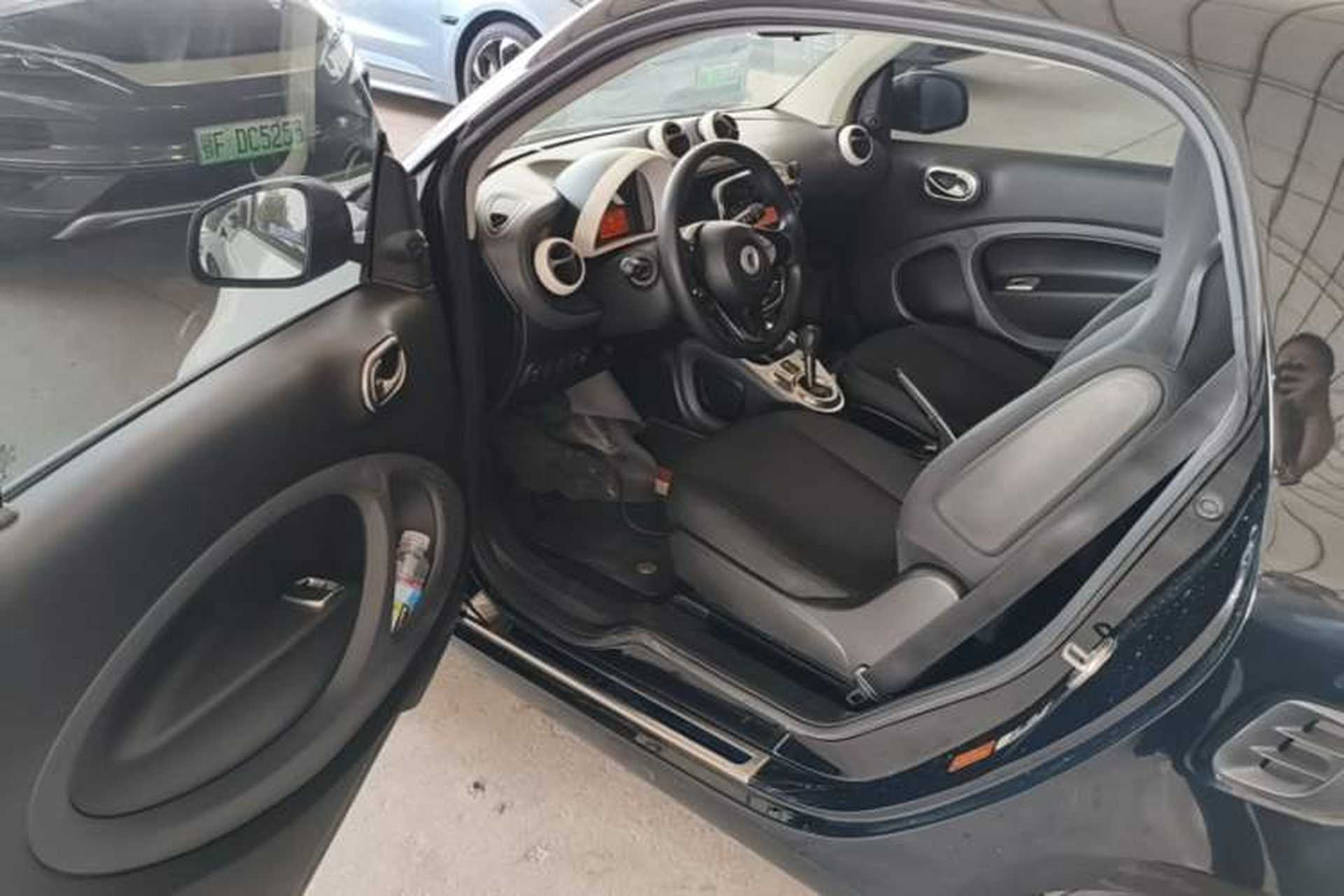 Used smart fortwo 2015 1.0L 52 kW hardtop Dynamic version Driver Seat