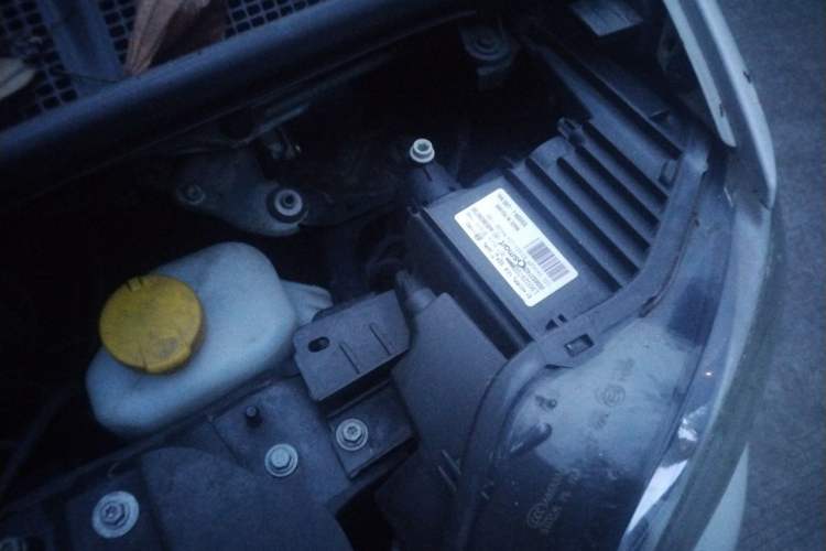 Used smart fortwo 2015 1.0L 52 kW Hardtop Passion Edition Engine Bay Left