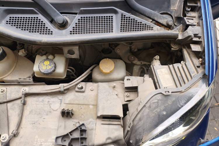 Used smart fortwo 2015 1.0L 52 kW Hardtop Passion Edition Engine Bay Left