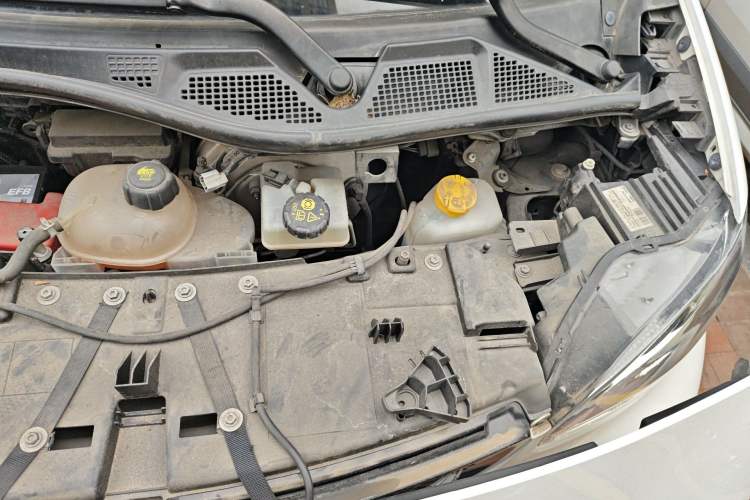 Used smart fortwo 2015 1.0L 52 kW Hardtop Passion Edition Engine Bay Left