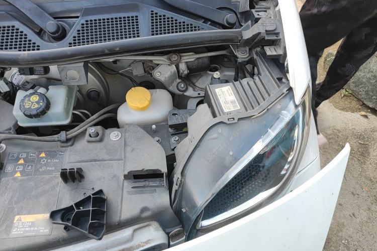 Used smart fortwo 2015 1.0L 52 kW Hardtop Passion Edition Engine Bay Left