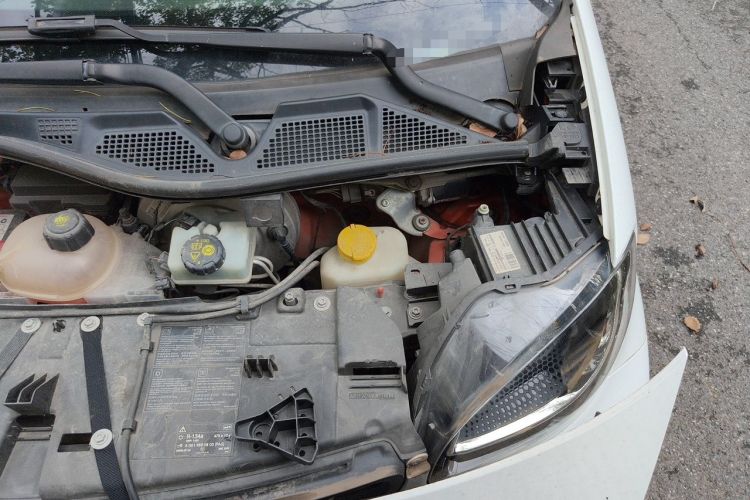 Used smart fortwo 2015 1.0L 52 kW hardtop Dynamic version Engine Bay Left