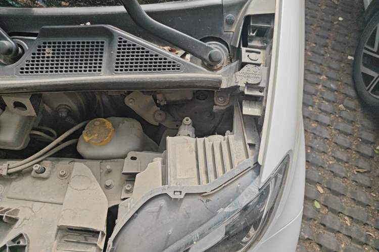Used smart fortwo 2015 1.0L 52 kW Hardtop Passion Edition Engine Bay Left