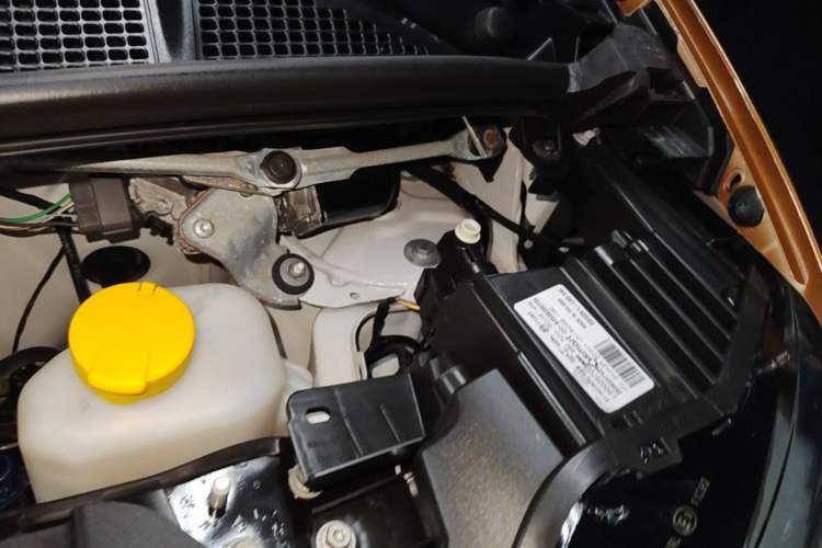 Used smart fortwo 2015 1.0L 52 kW hardtop Dynamic version Engine Bay Left