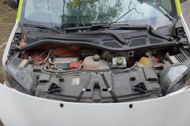 Used smart fortwo 2015 1.0L 52 kW hardtop Dynamic version Engine Bay