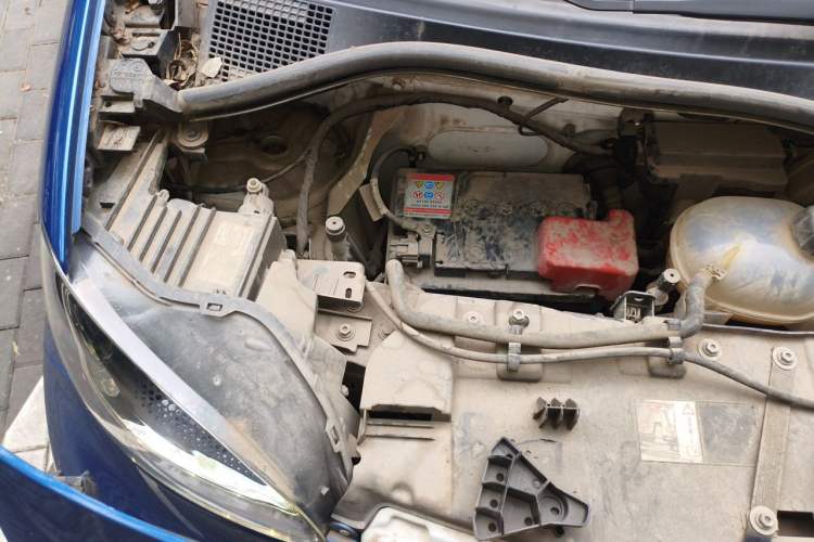 Used smart fortwo 2015 1.0L 52 kW Hardtop Passion Edition Engine Bay Right