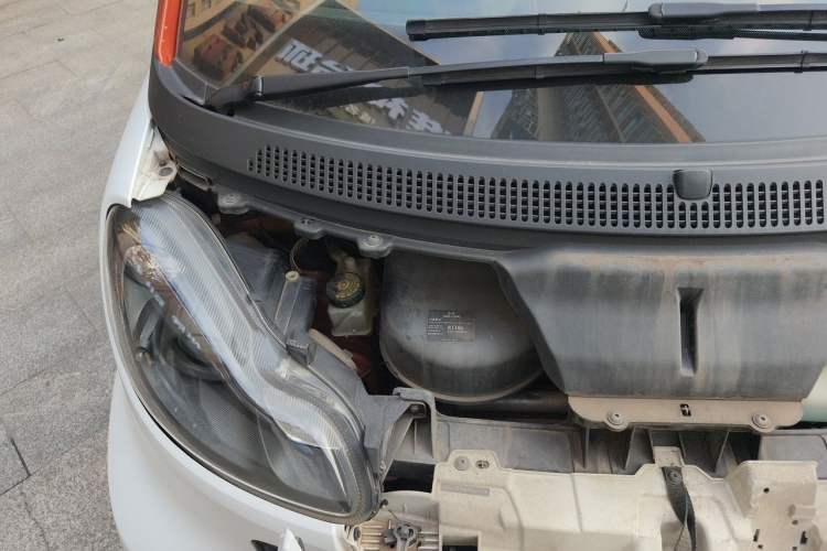 Used smart fortwo 2015 1.0 MHD Spark Special Edition Engine Bay Right