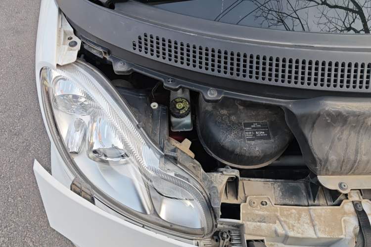 Used smart fortwo 2015 1.0 MHD Comfort Travel Edition Engine Bay Right