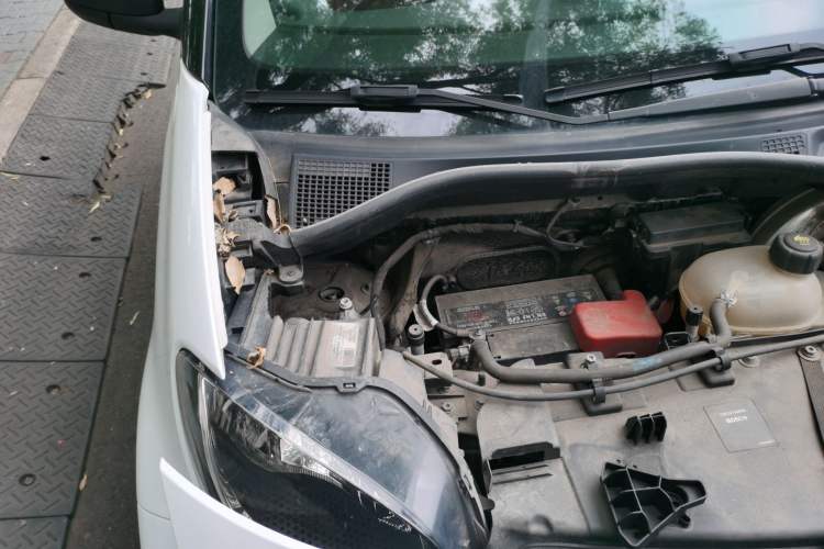 Used smart fortwo 2015 1.0L 52 kW hardtop Dynamic version Engine Bay Right