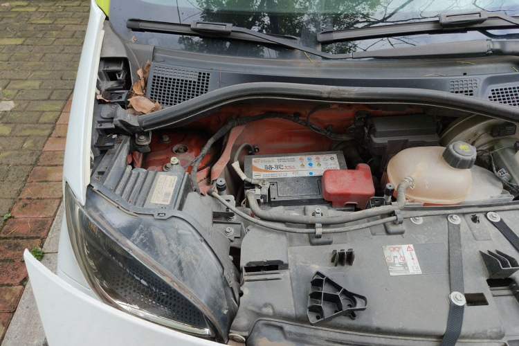 Used smart fortwo 2015 1.0L 52 kW hardtop Dynamic version Engine Bay Right