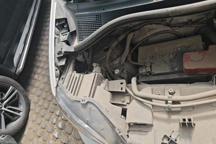 Used smart fortwo 2015 1.0L 52 kW Hardtop Passion Edition Engine Bay Right