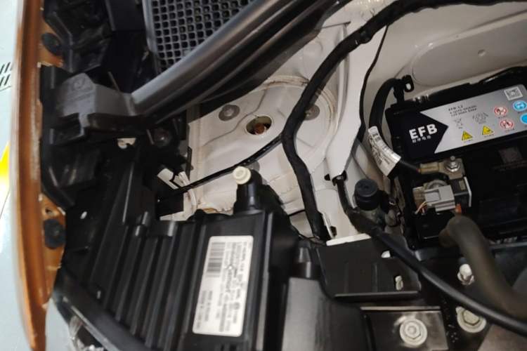 Used smart fortwo 2015 1.0L 52 kW hardtop Dynamic version Engine Bay Right