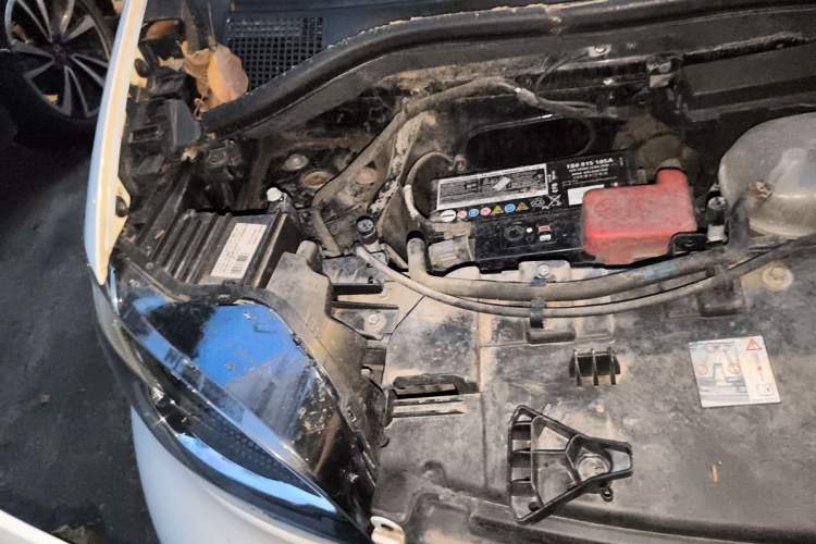 Used smart fortwo 2015 1.0L 52 kW hardtop Dynamic version Engine Bay Right