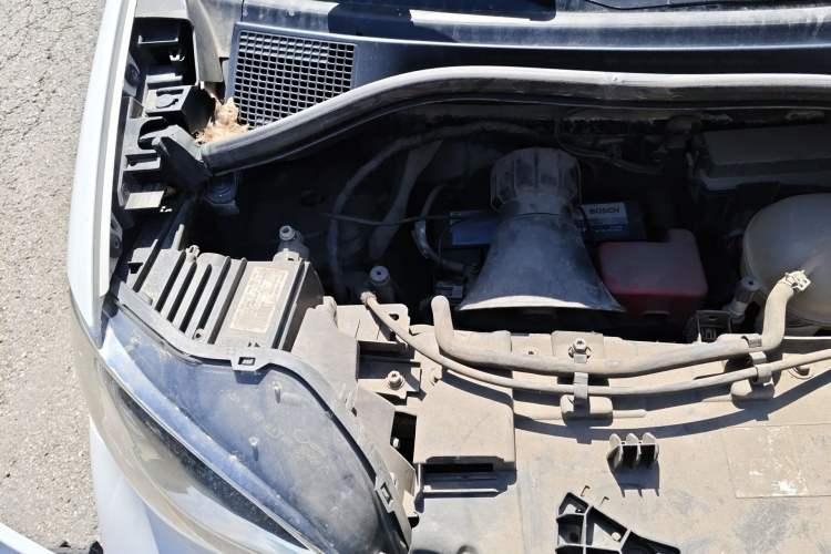 Used smart fortwo 2015 1.0L 52 kW hardtop Dynamic version Engine Bay Right
