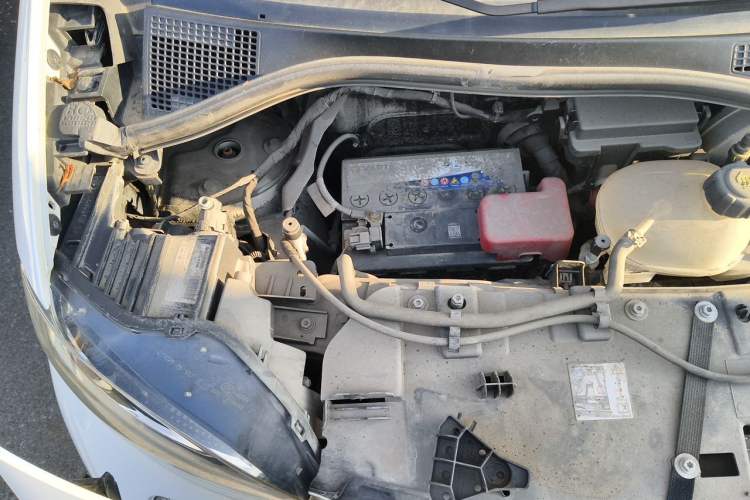 Used smart fortwo 2015 1.0L 52 kW hardtop Dynamic version Engine Bay Right