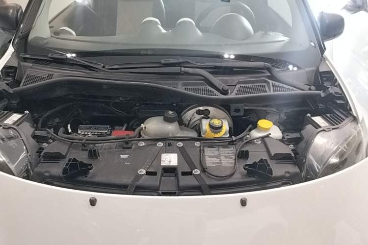 Used smart fortwo 2015 1.0L 52 kW hardtop Dynamic version Engine Bay