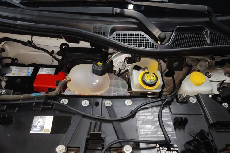Used smart fortwo 2015 1.0L 52 kW hardtop Dynamic version Engine Bay