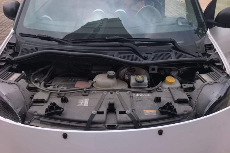 Used smart fortwo 2015 1.0L 52 kW hardtop Dynamic version Engine Bay