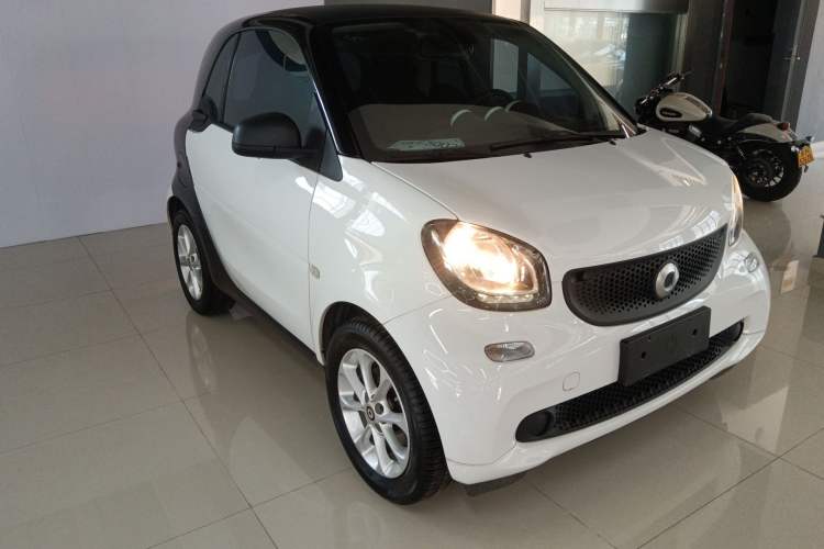 Used smart fortwo 2015 1.0L 52 kW hardtop Dynamic version Exterior 1