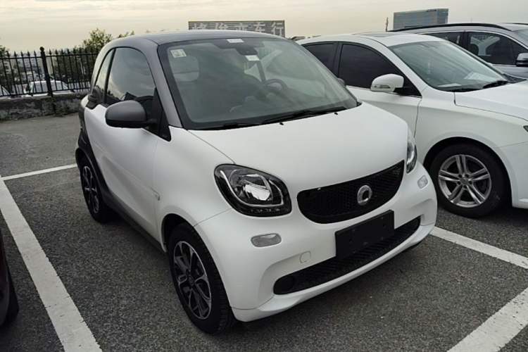 Used smart fortwo 2015 1.0L 52 kW Hardtop Passion Edition Exterior 1