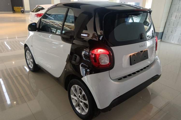 Used smart fortwo 2015 1.0L 52 kW hardtop Dynamic version Exterior 2