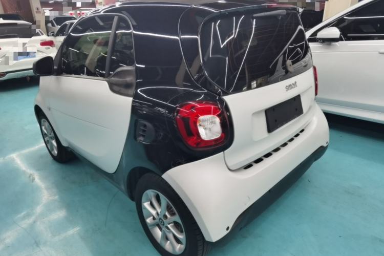 Used smart fortwo 2015 1.0L 52 kW hardtop Dynamic version Exterior 2