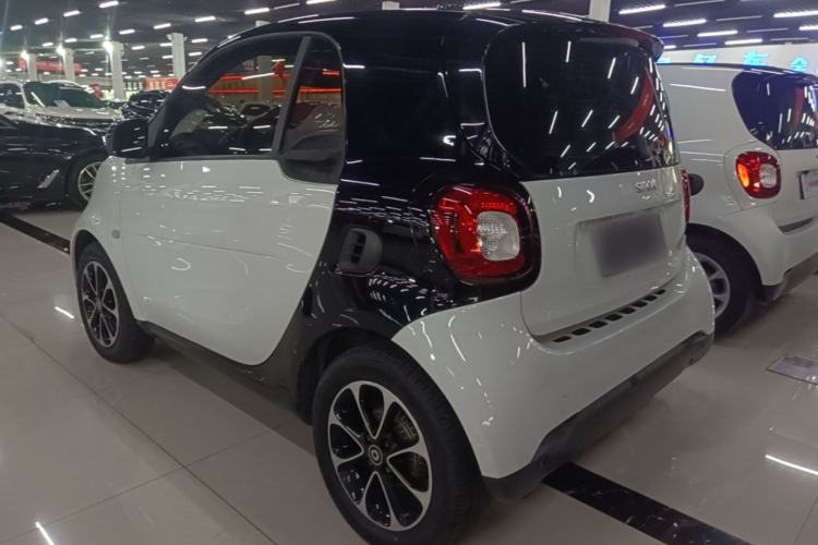 Used smart fortwo 2015 1.0L 52 kW Hardtop Passion Edition Exterior 2