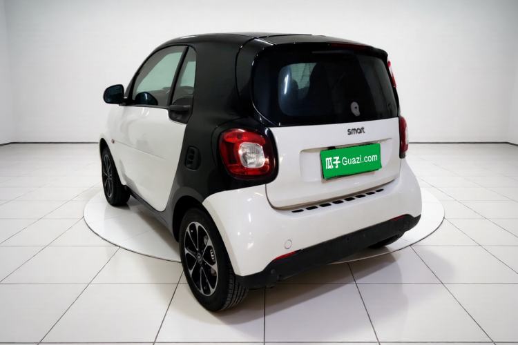Used smart fortwo 2015 1.0L 52 kW Hardtop Passion Edition Exterior 3