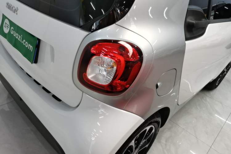 Used smart fortwo 2015 1.0L 52 kW Hardtop Passion Edition Exterior 3