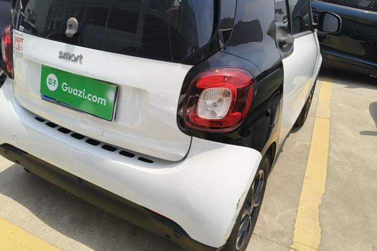 Used smart fortwo 2015 1.0L 52 kW Hardtop Passion Edition Exterior 3