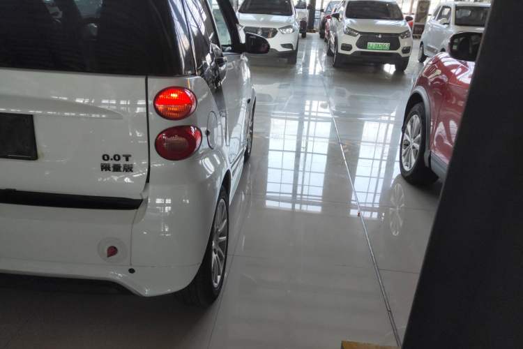 Used smart fortwo 2015 1.0 MHD Comfort Travel Edition Exterior 3