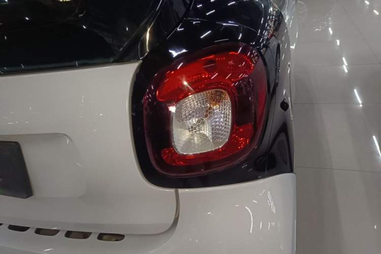 Used smart fortwo 2015 1.0L 52 kW Hardtop Passion Edition Exterior 3