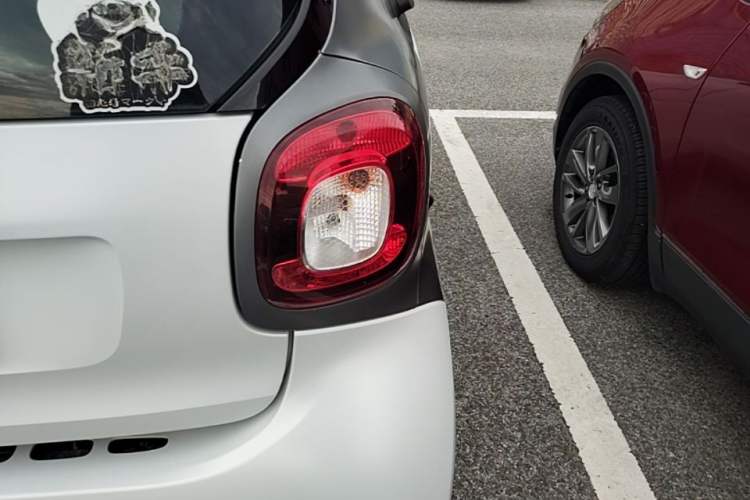 Used smart fortwo 2015 1.0L 52 kW Hardtop Passion Edition Exterior 3