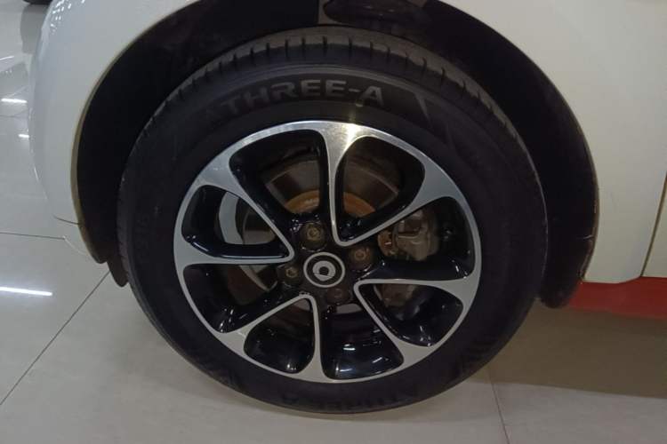 Used smart fortwo 2015 1.0L 52 kW Hardtop Passion Edition Exterior 4