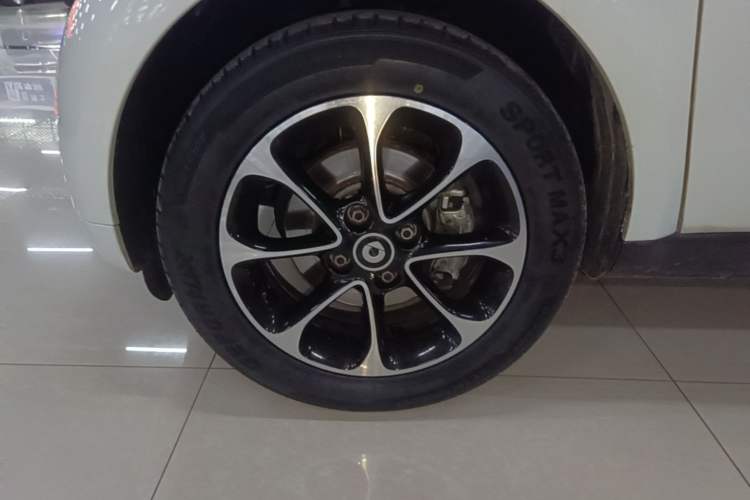 Used smart fortwo 2015 1.0L 52 kW Hardtop Passion Edition Exterior 4