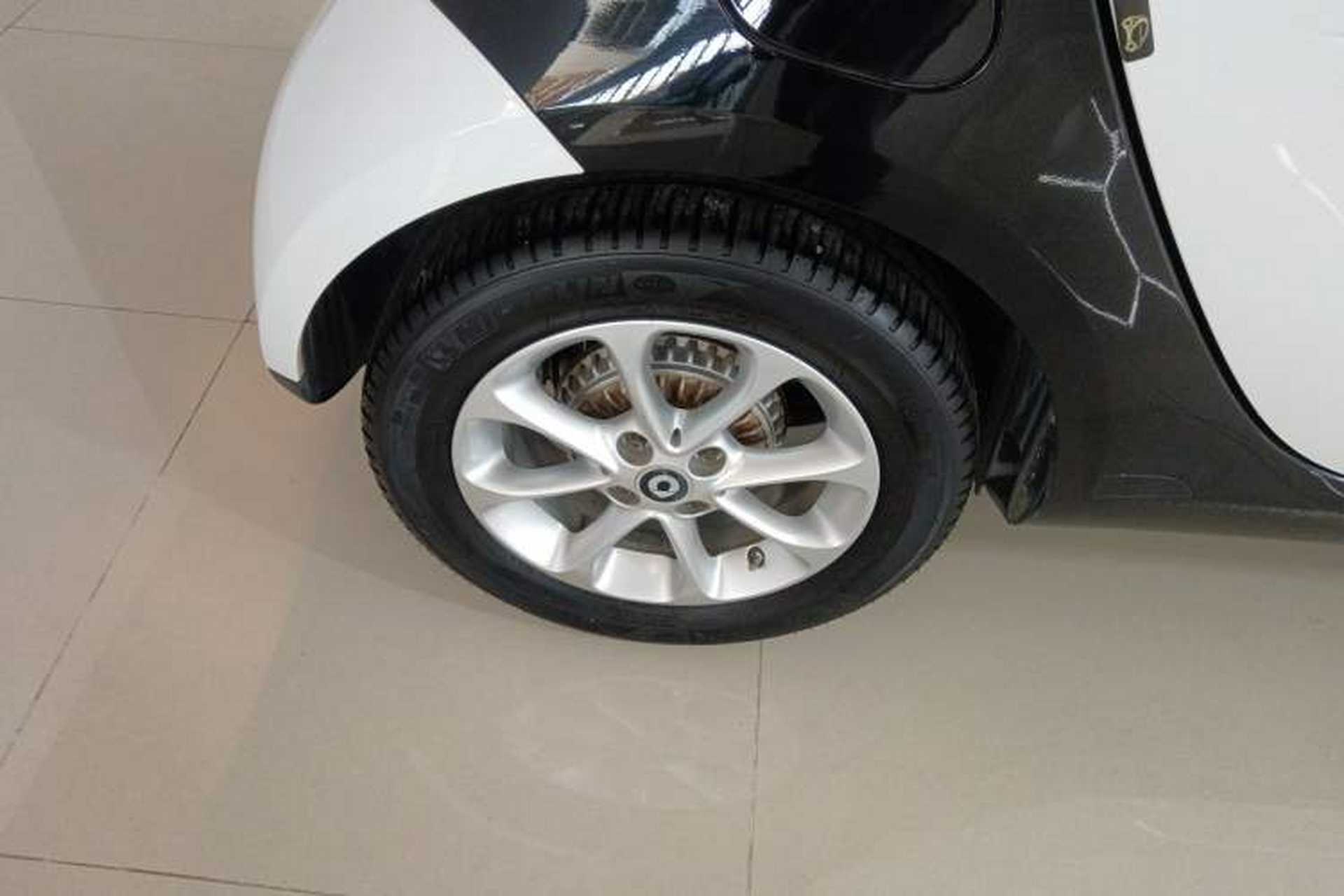 Used smart fortwo 2015 1.0L 52 kW hardtop Dynamic version Exterior 5