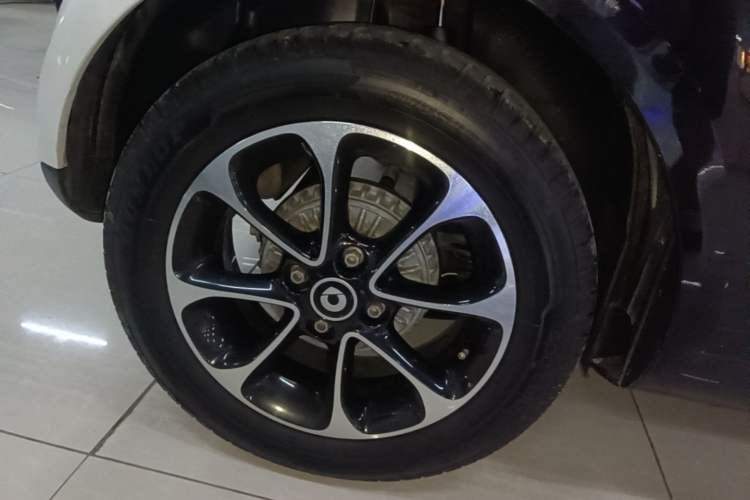 Used smart fortwo 2015 1.0L 52 kW Hardtop Passion Edition Exterior 5