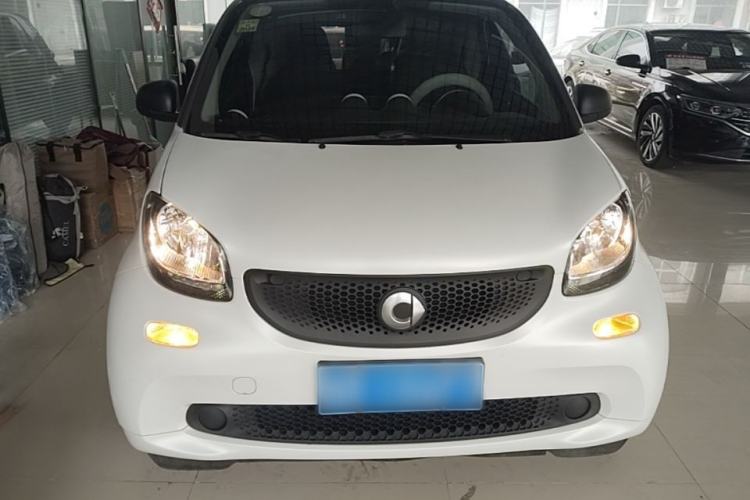 Used smart fortwo 2015 1.0L 52 kW hardtop Dynamic version Front