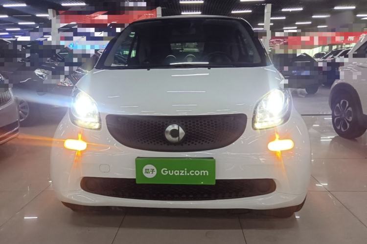 Used smart fortwo 2015 1.0L 52 kW hardtop Dynamic version Front