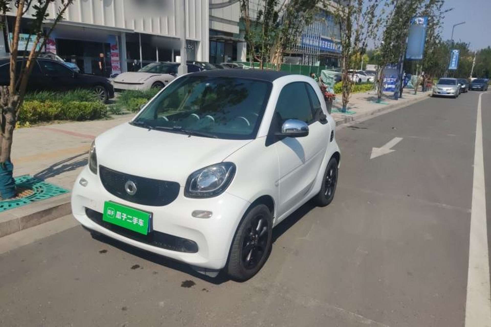 Used smart fortwo 2015 1.0L 52 kW hardtop Dynamic version Front Left 45 Deg