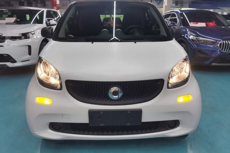 Used smart fortwo 2015 1.0L 52 kW hardtop Dynamic version Front