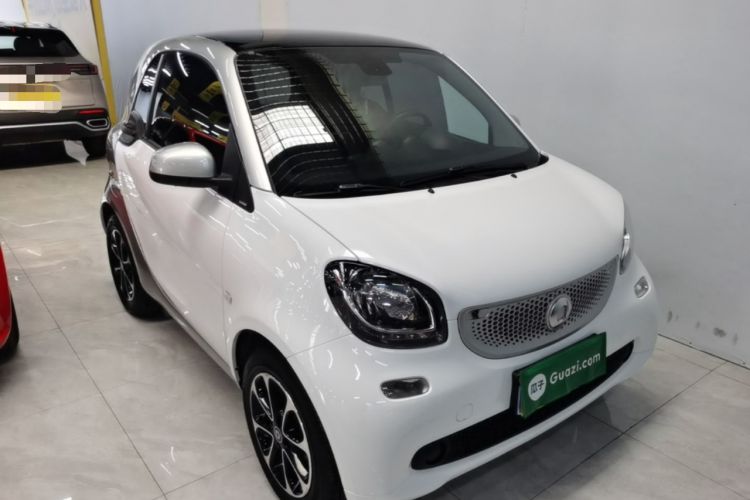 Used smart fortwo 2015 1.0L 52 kW Hardtop Passion Edition Front Right 45 Deg