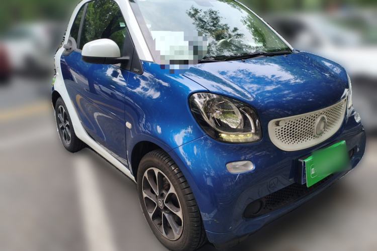 Used smart fortwo 2015 1.0L 52 kW Hardtop Passion Edition Front Right 45 Deg